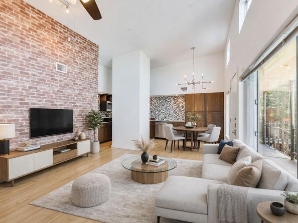 2200 Dickson DR 217, Austin TX 78704