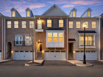 5 Creekside Ct