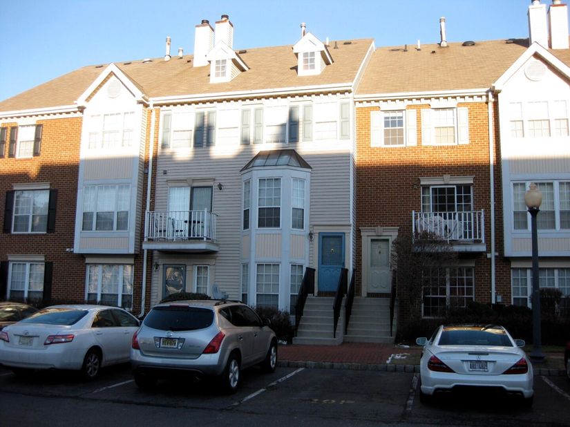 46 Walnut St, Jersey City NJ 07305