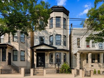 110 Maple St