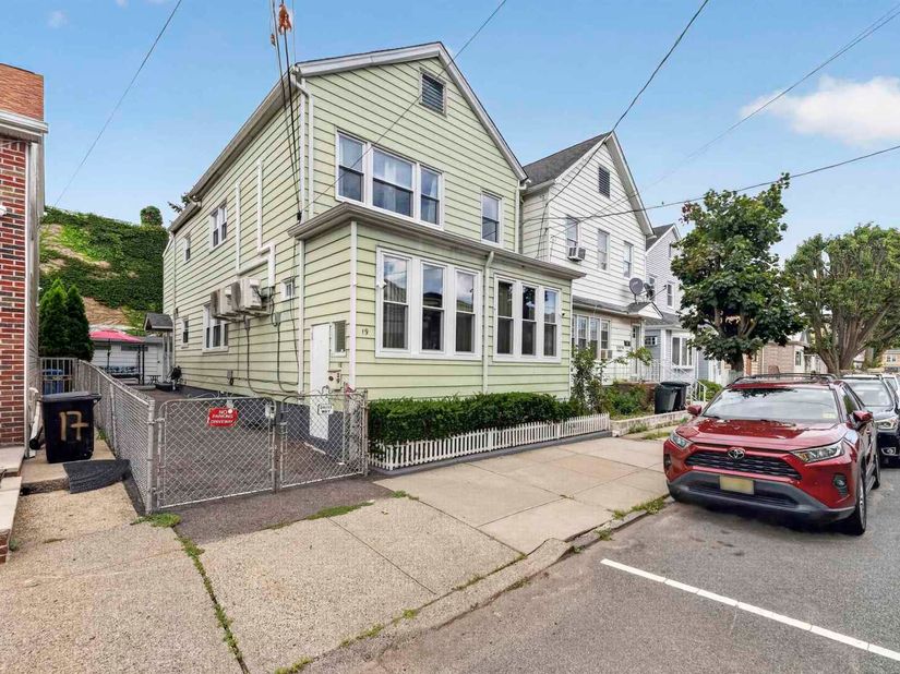 19 East 14th St, Bayonne NJ 07002