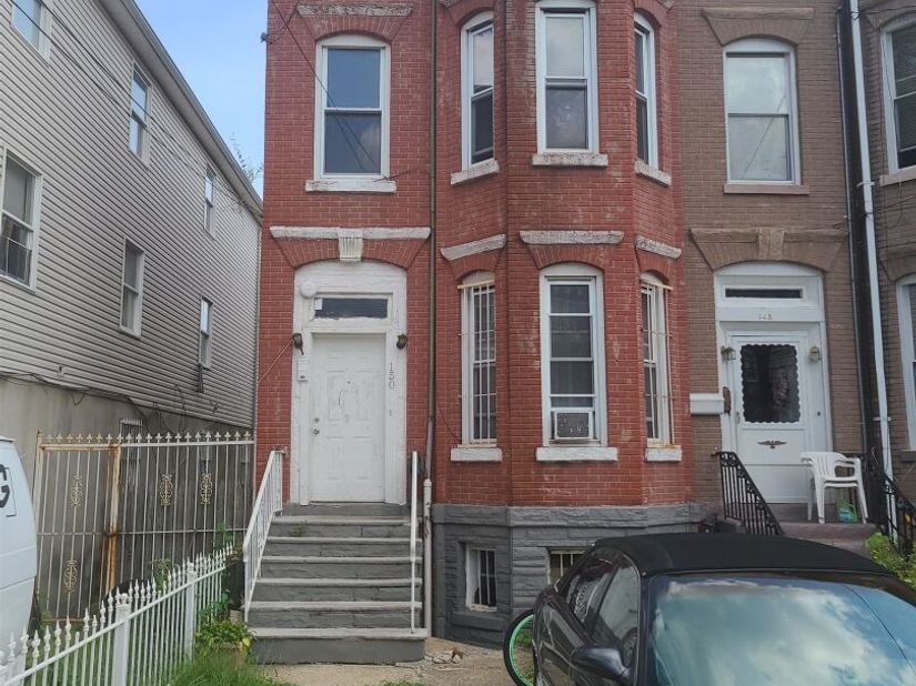 150 Clerk St, Jersey City NJ 07305