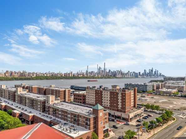 916 Hudson Park, Edgewater NJ 07020
