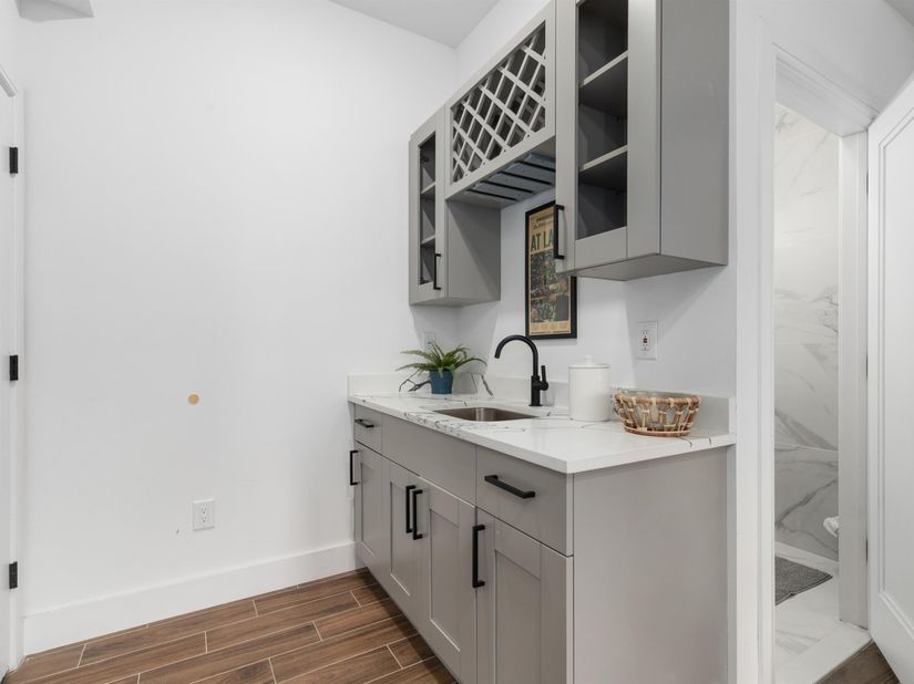 89 Lincoln St, Jersey City NJ 07307