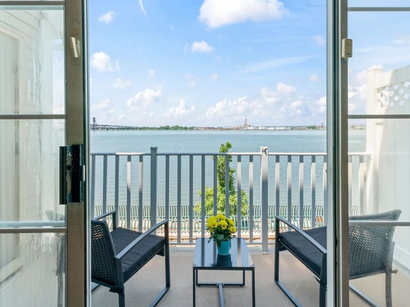 156 Cottonwood St, Jersey City NJ 07305