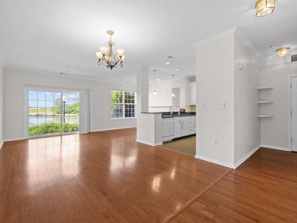 92 Lyon Ct, Jersey City NJ 07305