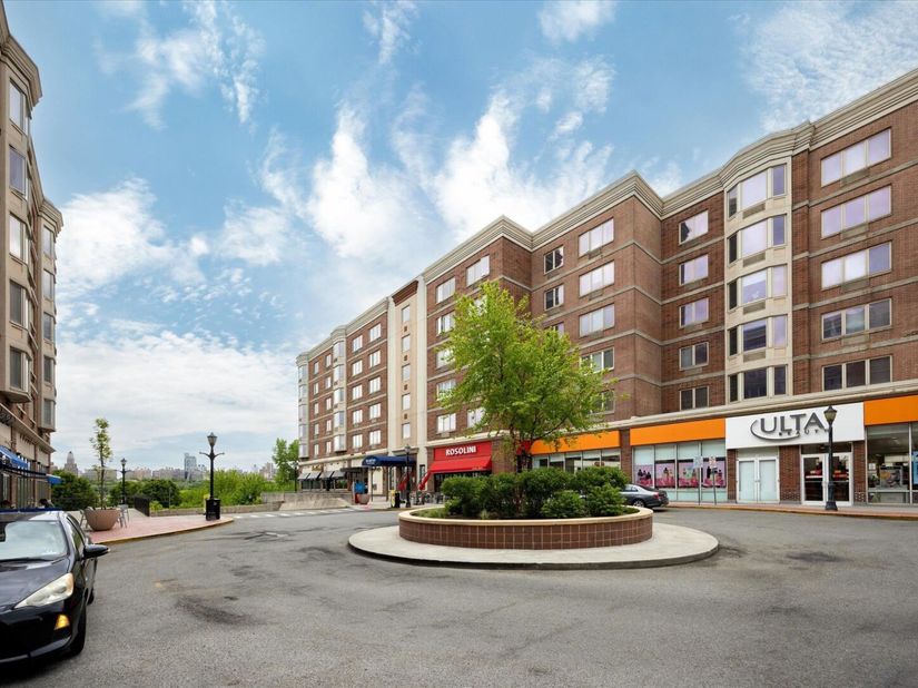 6315 City Pl 6315, Edgewater NJ 07020