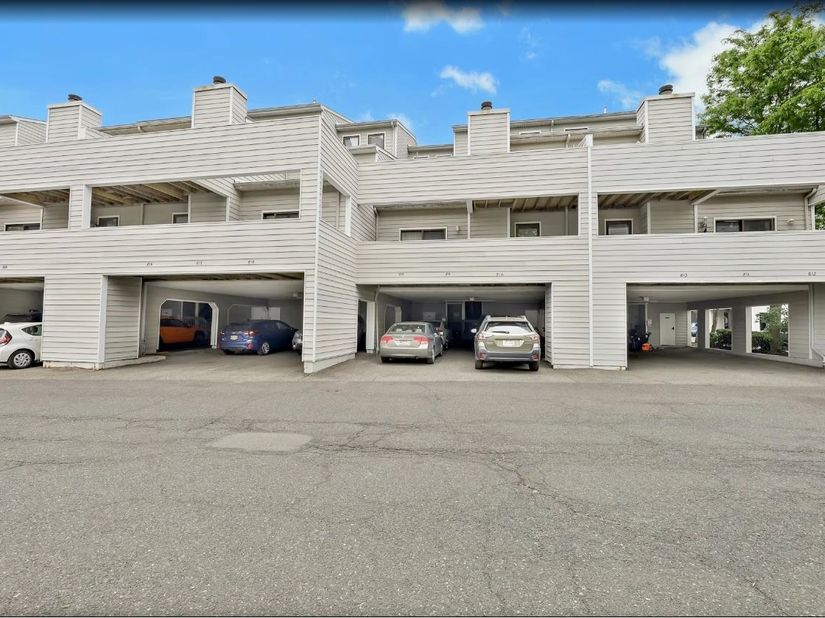 815 Topsail Lane 815, Secaucus NJ 07094