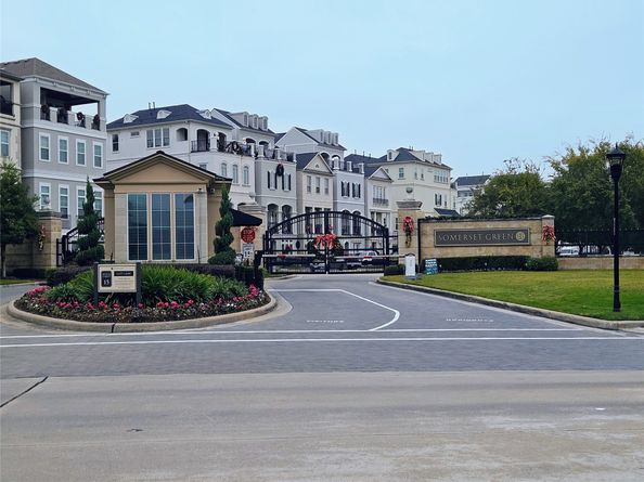 949 Dunleigh Meadows Lane, Houston TX 77055