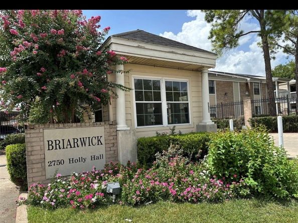 2750 Holly Hall Street 811, Houston TX 77054