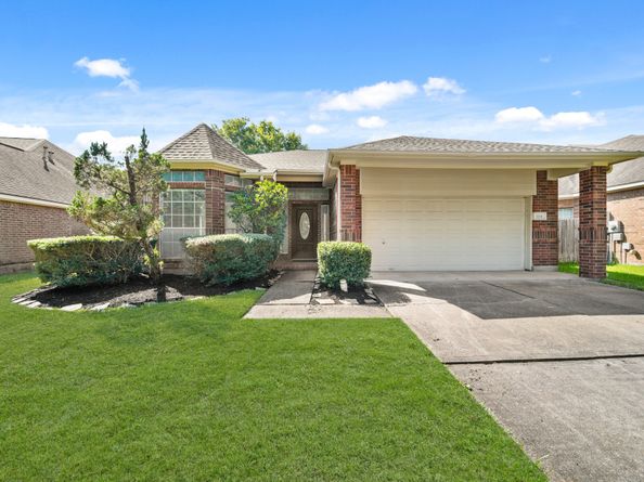 1114 Foxland Chase Street, Sugar Land TX 77479