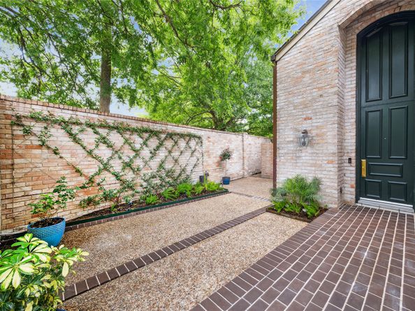 4 River Hollow Lane, Houston TX 77027