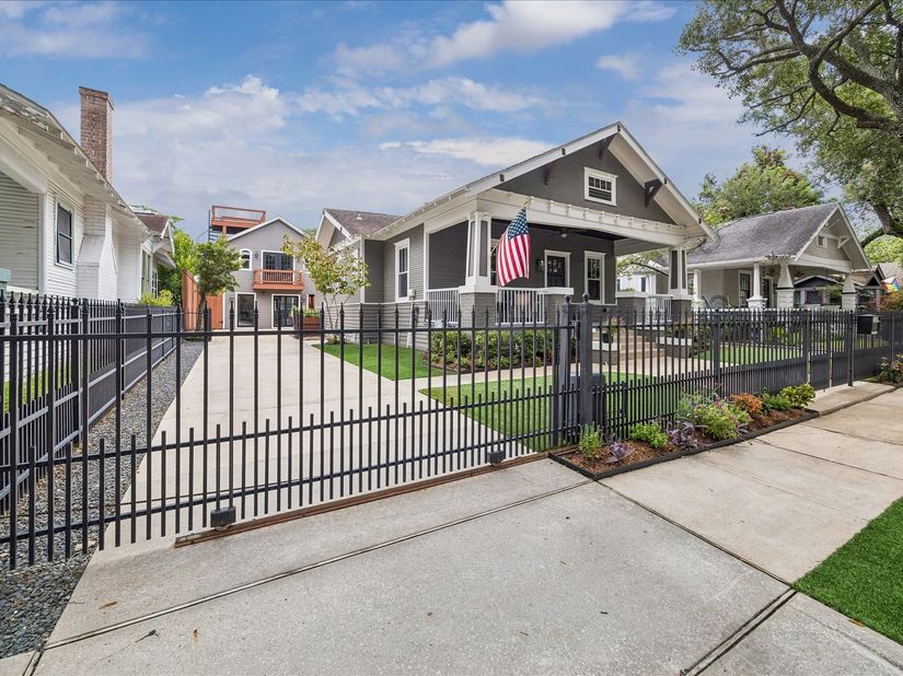 618 Bayland Avenue, Houston TX 77009