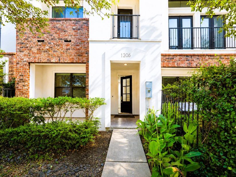 1206 W Dallas Street, Houston TX 77019