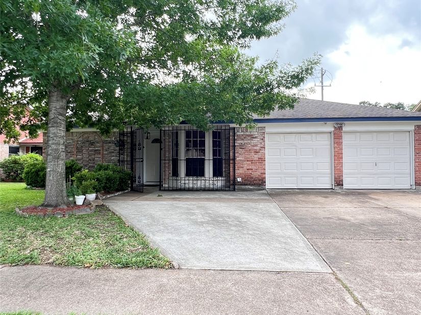 15119 Mcleod Drive, Houston TX 77060