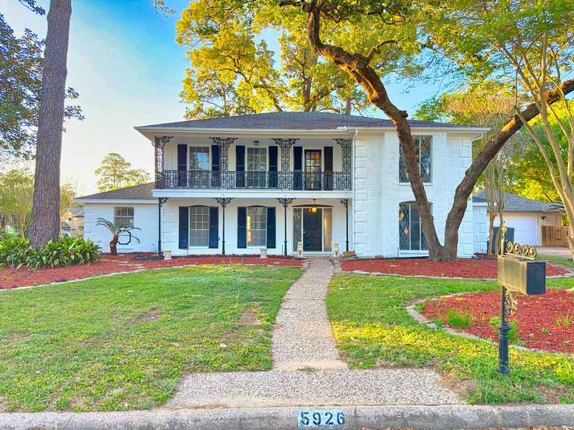 5926 Queensgate Drive, Houston TX 77066