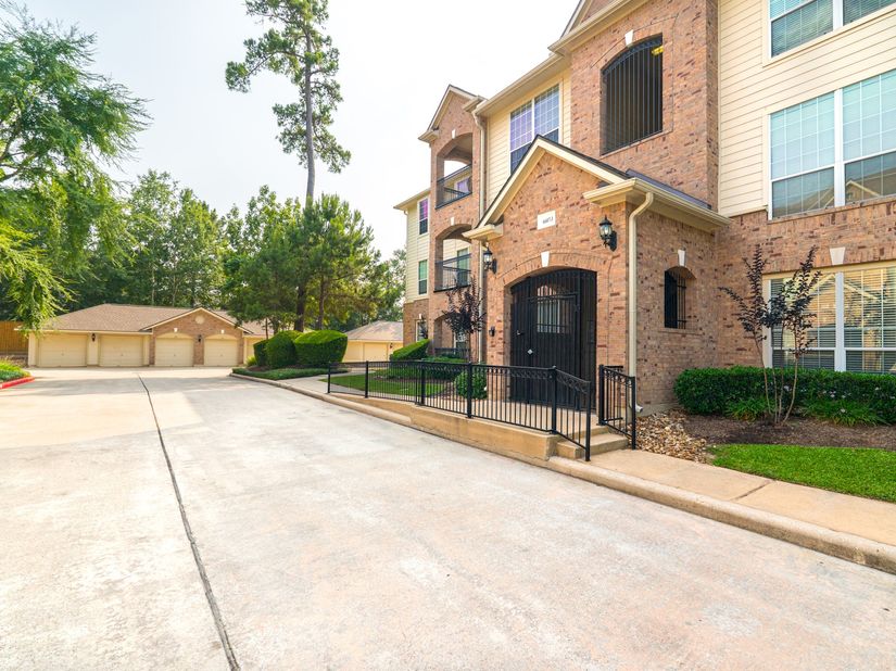 6607 Lake Woodlands Drive 312, The Woodlands TX 77382
