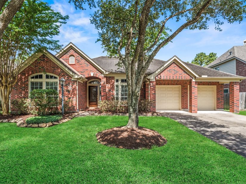 3129 Red Maple Drive, Friendswood TX 77546