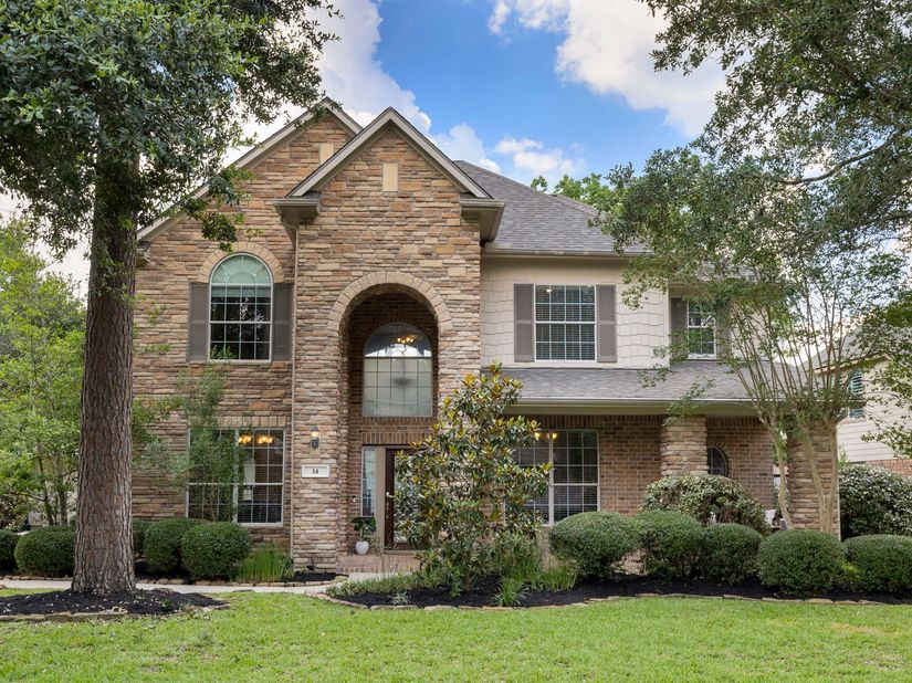 14 N Bardsbrook Circle, The Woodlands TX 77382