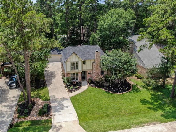 19 Postvine Court, The Woodlands TX 77381