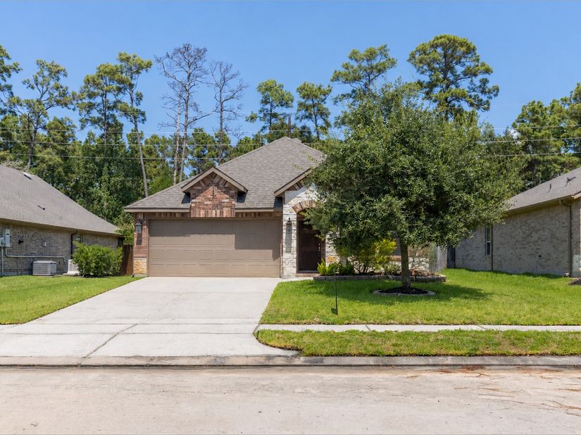 8435 Erasmus Landing Court, Houston TX 77044