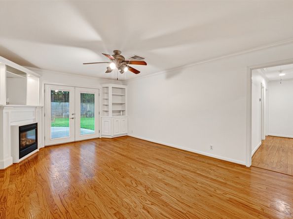 5006 Creekbend Drive, Houston TX 77035