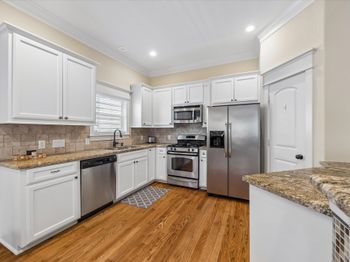 1017 W 16th Street