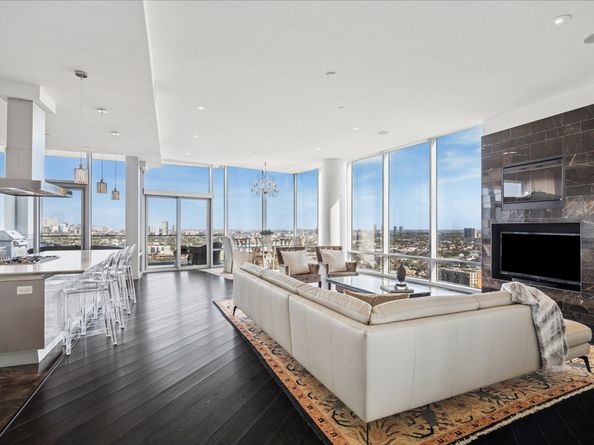 2727 Kirby Drive 19F, Houston TX 77098