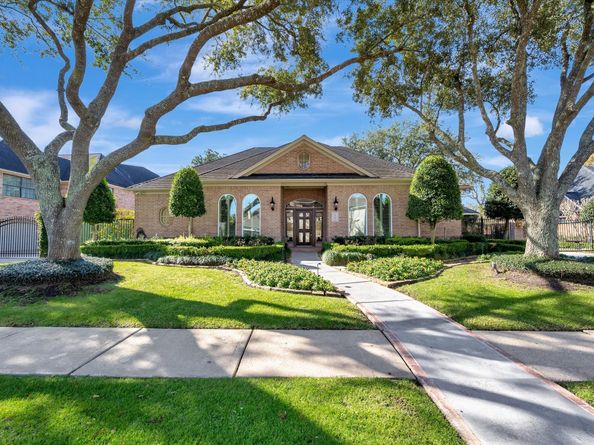 3706 Almond Creek Drive, Houston TX 77059