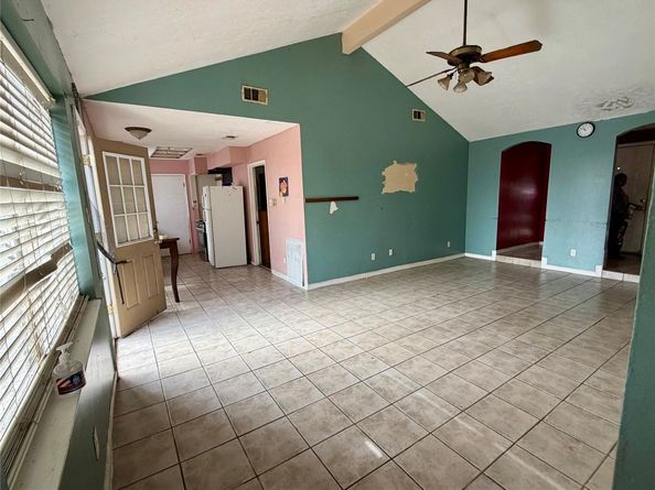 919 Grand Oaks Drive, Houston TX 77015