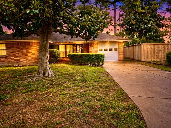 2211 Hialeah Drive, Houston TX 77018