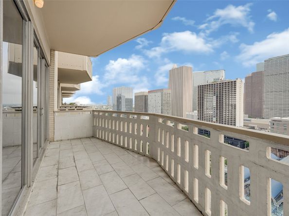 2016 Main Street 1707, Houston TX 77002