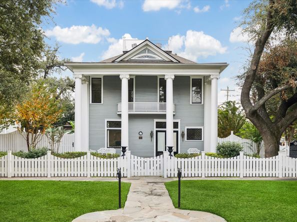 200 Westmoreland Street, Houston TX 77006