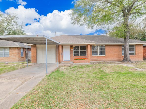 723 E Spreading Oak Drive, Houston TX 77076