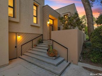 2201 Plaza de las Flores