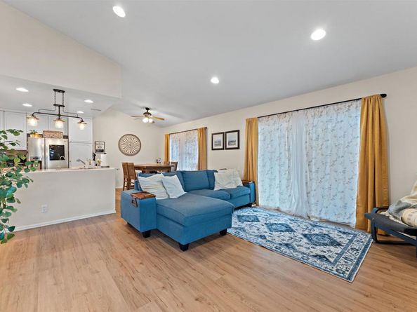 517 Smoketree Gln, Escondido CA 92026