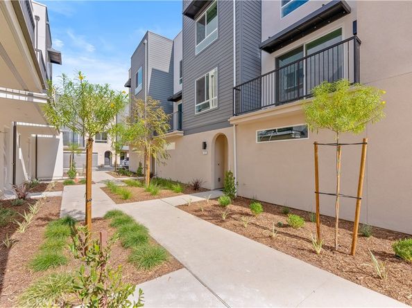 9423 N Sepulveda Blvd. 3, North Hills CA 91343