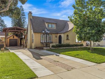 122 E Rosewood Court