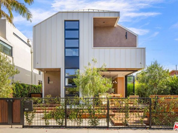 822 Superba Avenue, Venice CA 90291