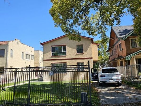 1824 S Wilton Place, Los Angeles CA 90019