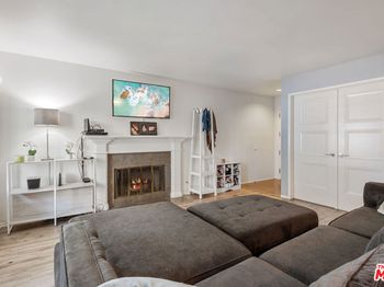 3867 Thorncroft Lane