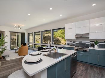 8570 Aspect Dr
