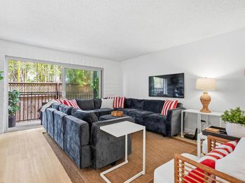 933 D Avenue