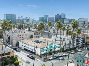 400 S Mariposa Avenue