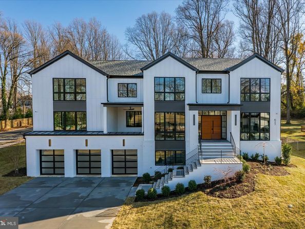 627 Hine Street SE, Vienna VA 22180