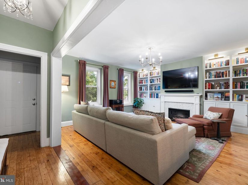 402 Leverington Avenue, Philadelphia PA 19128