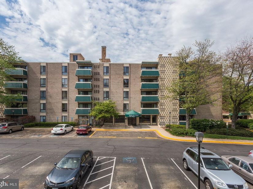 6133 Leesburg Pike 201, Falls Church VA 22041