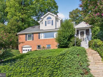 802 Parkway Terrace