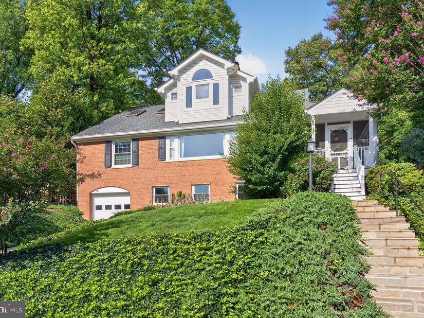 802 Parkway Terrace, Alexandria VA 22302