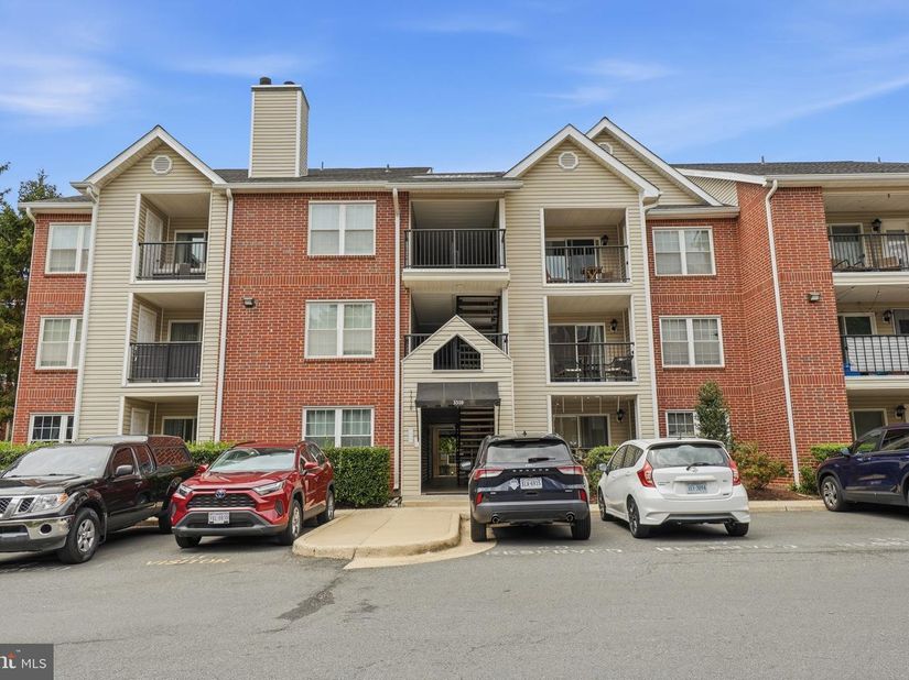 3310 Wyndham Circle 313, Alexandria VA 22302